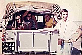 Tunesien 1971_kleine Verschnaufpause an der Fhre hinber zum tunesischen Festland_mit Lotti, Angelika, Renate u Horst_Jochen A. Hbener