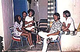 Djerba 1971_Hotel Tanit_Bungalow_mit Lotti, Horst u Renate, Jochen u Angelika_Jochen A. Hbener