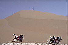 crossing SAHARA East-West by motorcycle in summer 1985, here: ALGERIA, close to Beni Abbes, close to the border of  MOROCCO_more and more soft and deep sand_Jochen A. Hbener