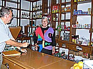 'El Tablado', Krmerladen, Dorfladen und -einziges- 'Caf', hier: Eigentmerin Doa Rosa und Jochen 